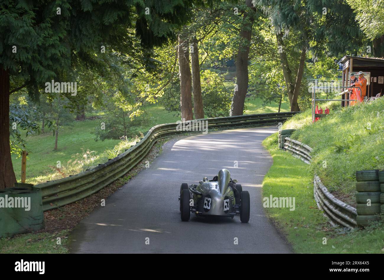 V.S.C.C. Prescott Speed Hill Climb, Prescott Hill, Gotherington, Gloucestershire, Angleterre, ROYAUME-UNI. 23 septembre 2023. Les membres du Vintage Sports car Club (V.S.C.C.) participant à la dernière manche du championnat de vitesse des clubs à l'historique colline de Prescott. Cet événement d'une journée avec plus de 130 voitures en action, fabriquées dès les années 10 et jusqu'à la fin des années 30 pour les voitures de sport et de berline et les voitures de course pré-1941 et vont de l'Austin 7, Bugatti, Ford modèle A etc Crédit : Alan Keith Beastall/Alamy Live News Banque D'Images