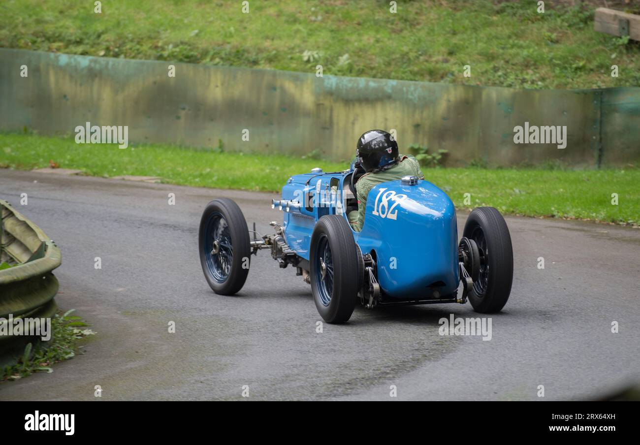 V.S.C.C. Prescott Speed Hill Climb, Prescott Hill, Gotherington, Gloucestershire, Angleterre, ROYAUME-UNI. 23 septembre 2023. Les membres du Vintage Sports car Club (V.S.C.C.) participant à la dernière manche du championnat de vitesse des clubs à l'historique colline de Prescott. Cet événement d'une journée avec plus de 130 voitures en action, fabriquées dès les années 10 et jusqu'à la fin des années 30 pour les voitures de sport et de berline et les voitures de course pré-1941 et vont de l'Austin 7, Bugatti, Ford modèle A etc Crédit : Alan Keith Beastall/Alamy Live News Banque D'Images