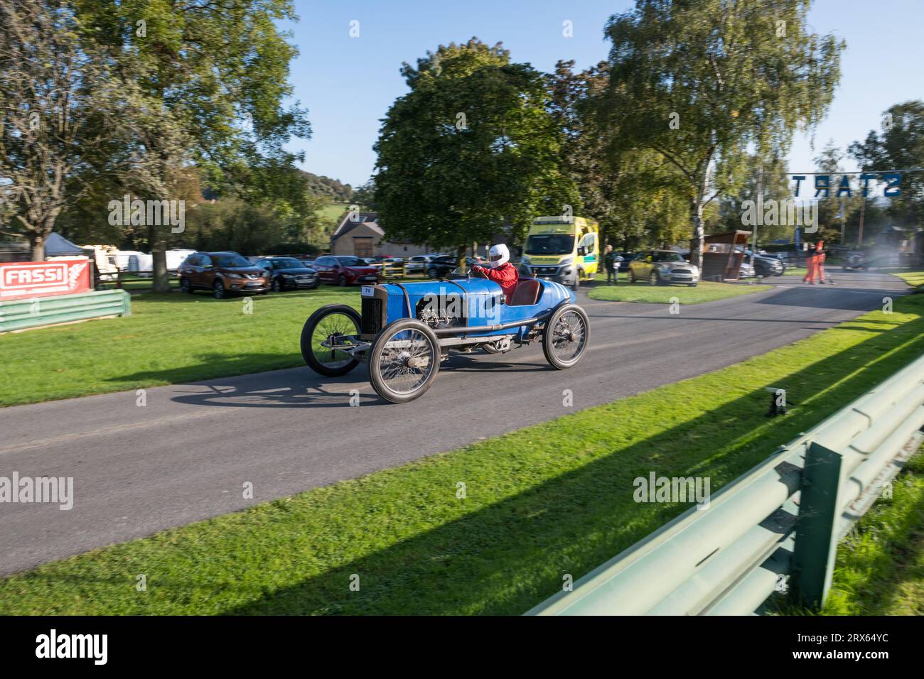 V.S.C.C. Prescott Speed Hill Climb, Prescott Hill, Gotherington, Gloucestershire, Angleterre, ROYAUME-UNI. 23 septembre 2023. Les membres du Vintage Sports car Club (V.S.C.C.) participant à la dernière manche du championnat de vitesse des clubs à l'historique colline de Prescott. Cet événement d'une journée avec plus de 130 voitures en action, fabriquées dès les années 10 et jusqu'à la fin des années 30 pour les voitures de sport et de berline et les voitures de course pré-1941 et vont de l'Austin 7, Bugatti, Ford modèle A etc Crédit : Alan Keith Beastall/Alamy Live News Banque D'Images