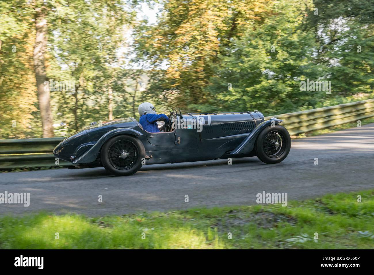 V.S.C.C. Prescott Speed Hill Climb, Prescott Hill, Gotherington, Gloucestershire, Angleterre, ROYAUME-UNI. 23 septembre 2023. Les membres du Vintage Sports car Club (V.S.C.C.) participant à la dernière manche du championnat de vitesse des clubs à l'historique colline de Prescott. Cet événement d'une journée avec plus de 130 voitures en action, fabriquées dès les années 10 et jusqu'à la fin des années 30 pour les voitures de sport et de berline et les voitures de course pré-1941 et vont de l'Austin 7, Bugatti, Ford modèle A etc Crédit : Alan Keith Beastall/Alamy Live News Banque D'Images
