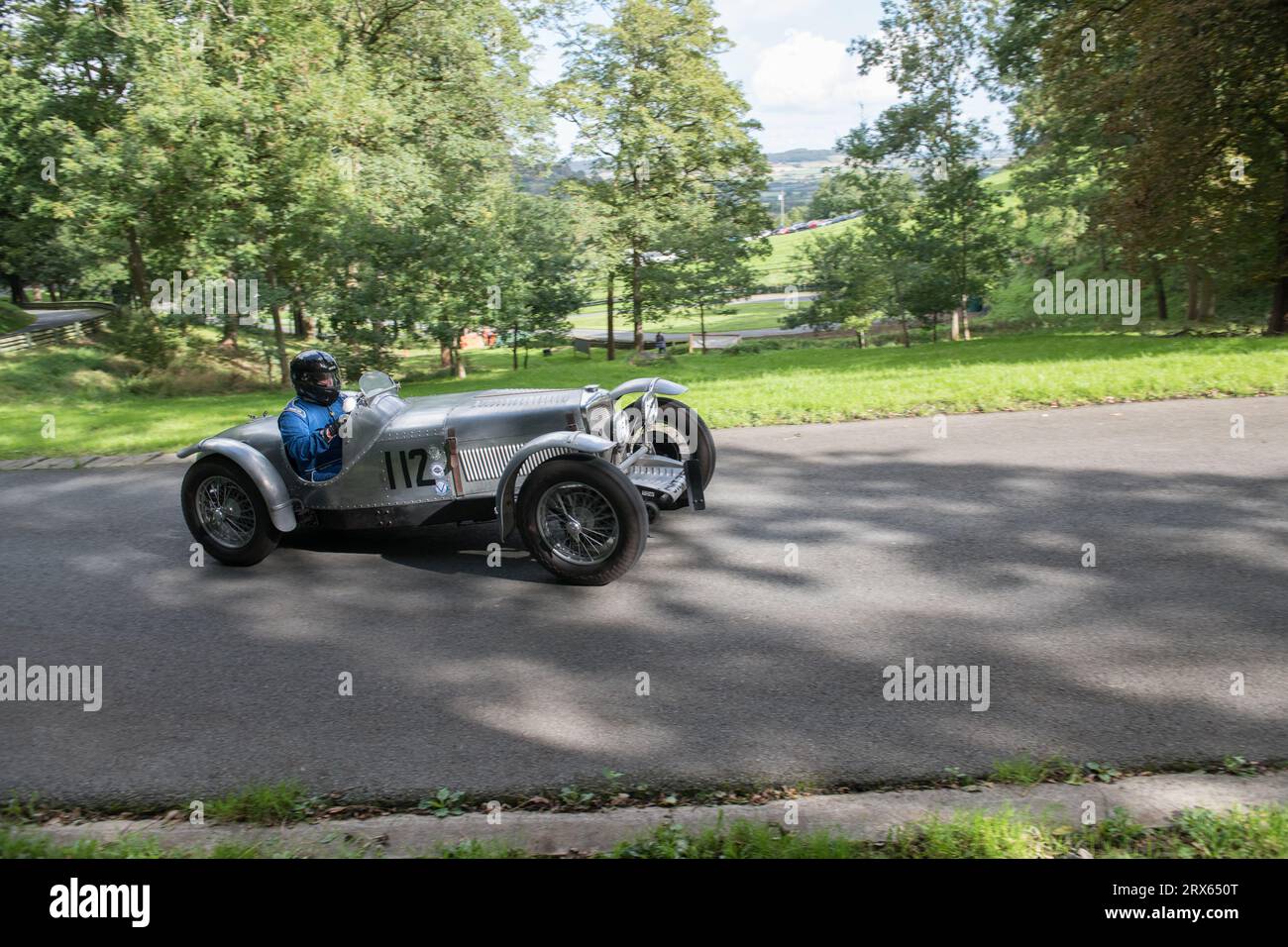 V.S.C.C. Prescott Speed Hill Climb, Prescott Hill, Gotherington, Gloucestershire, Angleterre, ROYAUME-UNI. 23 septembre 2023. Les membres du Vintage Sports car Club (V.S.C.C.) participant à la dernière manche du championnat de vitesse des clubs à l'historique colline de Prescott. Cet événement d'une journée avec plus de 130 voitures en action, fabriquées dès les années 10 et jusqu'à la fin des années 30 pour les voitures de sport et de berline et les voitures de course pré-1941 et vont de l'Austin 7, Bugatti, Ford modèle A etc Crédit : Alan Keith Beastall/Alamy Live News Banque D'Images