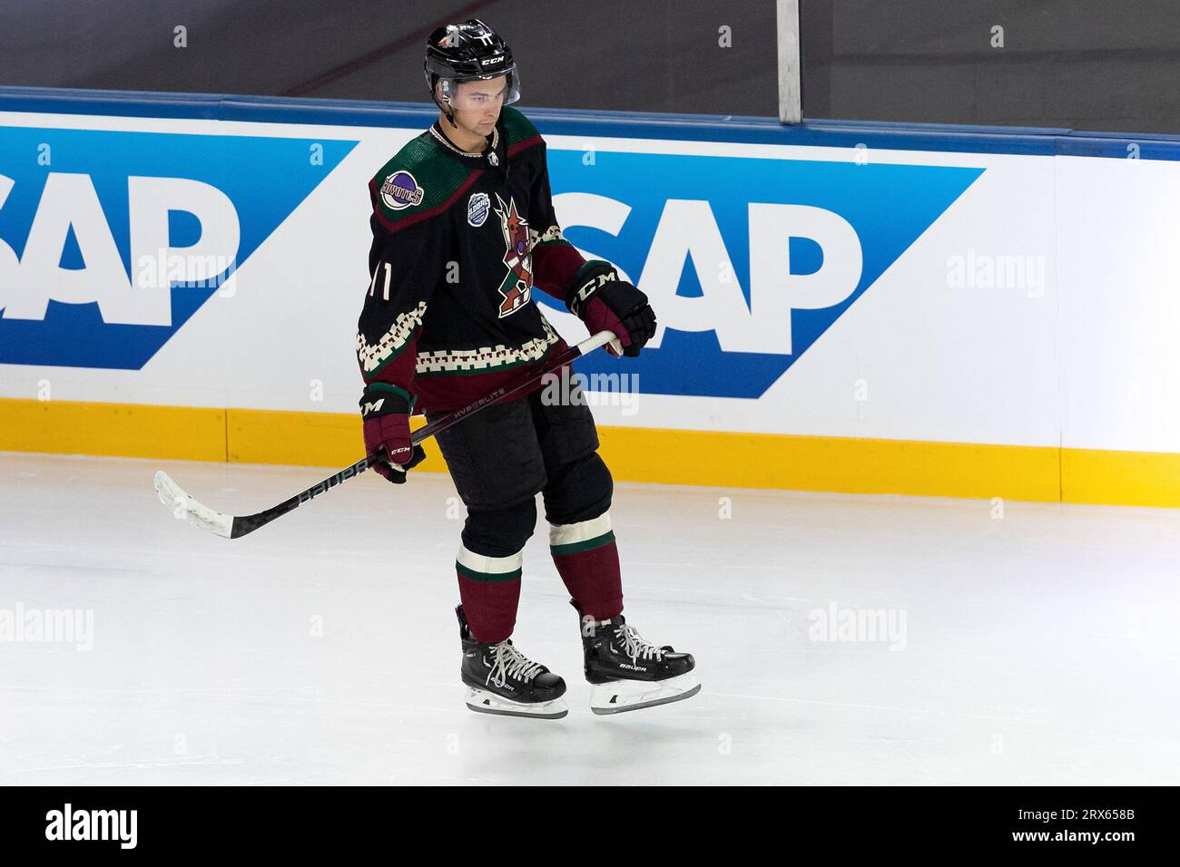 Melbourne, Australie, 23 septembre 2023. Dylan Guenther des Coyotes de l'Arizona lors du match de la série mondiale de la LNH entre les Kings de Los Angeles et les Coyotes de l'Arizona au Rod laver Arena le 23 septembre 2023 à Melbourne, en Australie. Crédit : Dave Hewison/Speed Media/Alamy Live News Banque D'Images