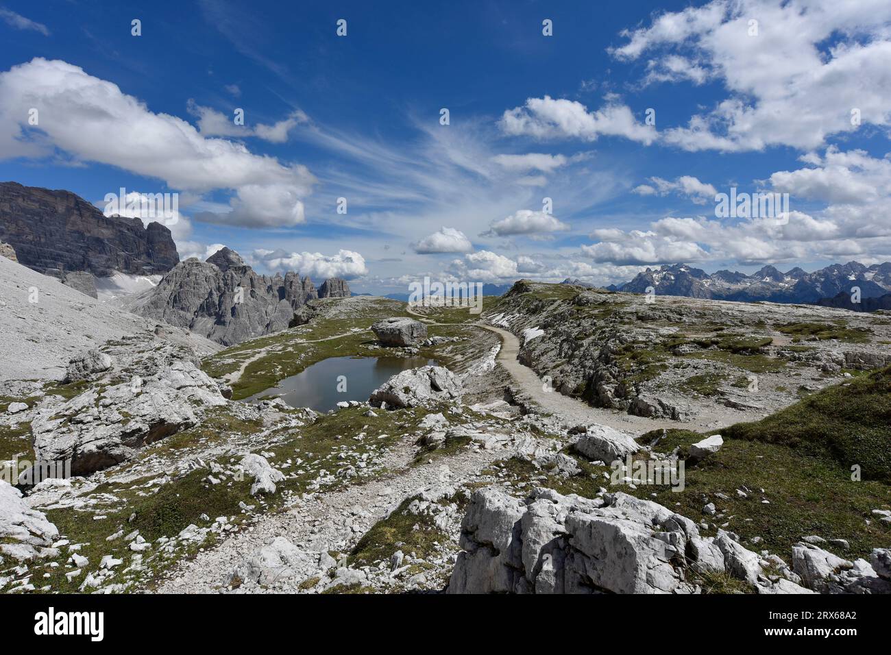 Italie, petit lac de montagne dans les Dolomites Banque D'Images