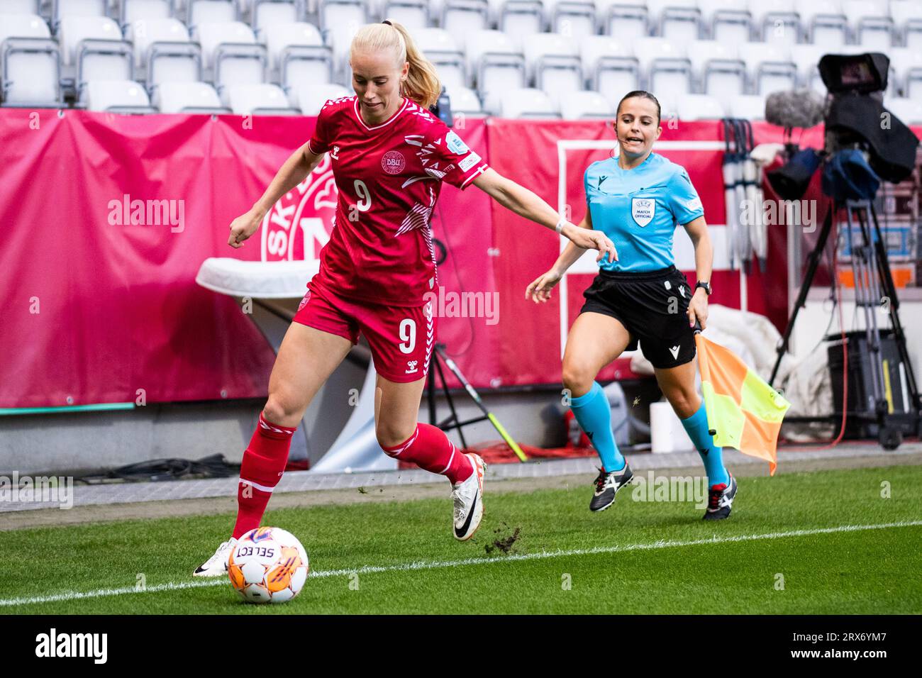 Viborg, Danemark. 22 septembre 2023. Amalie Vangsgaard (9 ans) du Danemark a été vue lors du match de l'UEFA Nations League entre le Danemark et l'Allemagne à l'Energi Viborg Arena de Viborg. (Crédit photo : Gonzales photo/Alamy Live News Banque D'Images