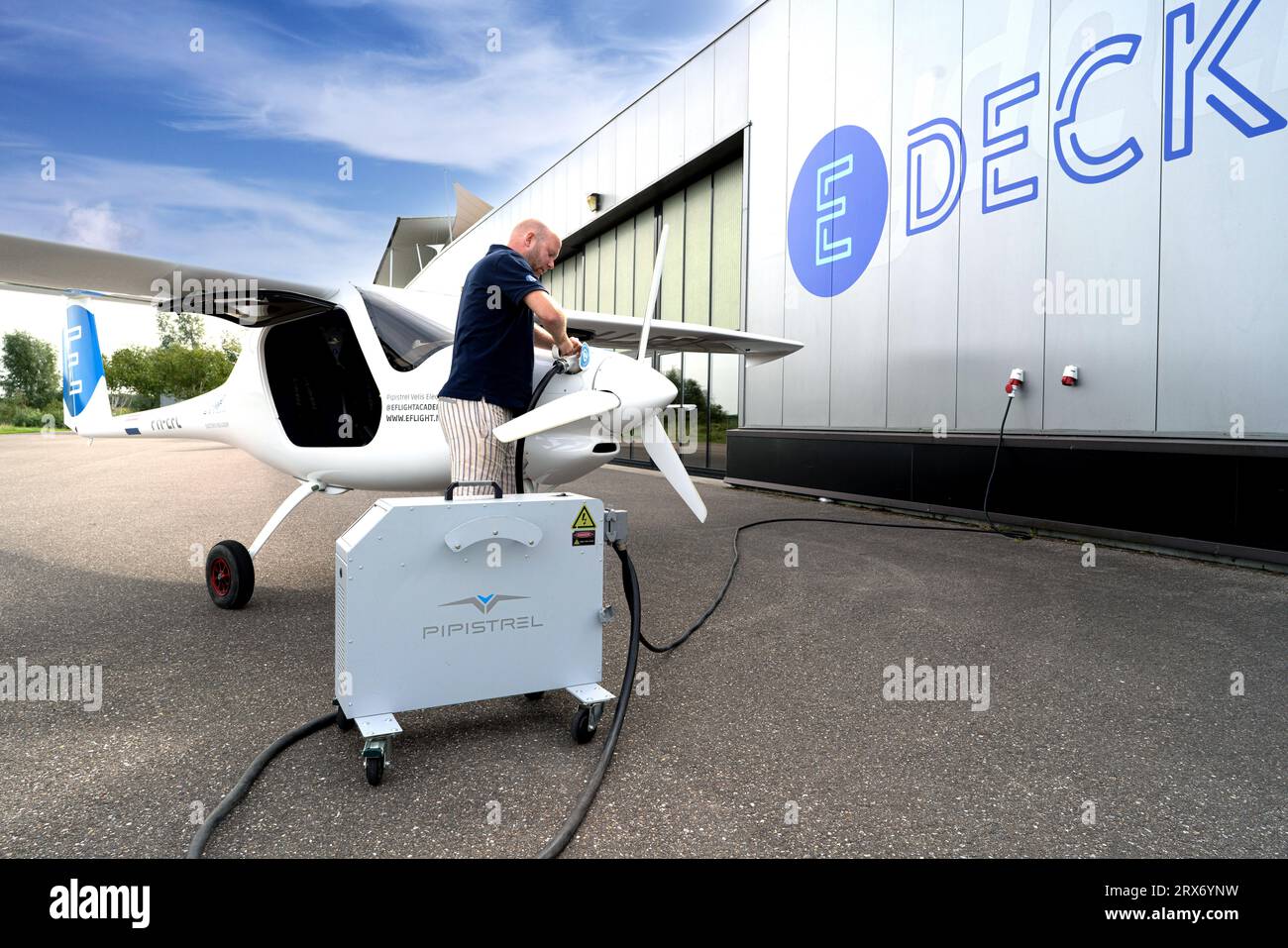 Holland Teuge Airport 23-09-2023, E-Flight Academie où vous pouvez prendre des leçons, louer un avion, ou aller pour votre PPL (licence de pilote prouvé) avec un Pipistr Banque D'Images
