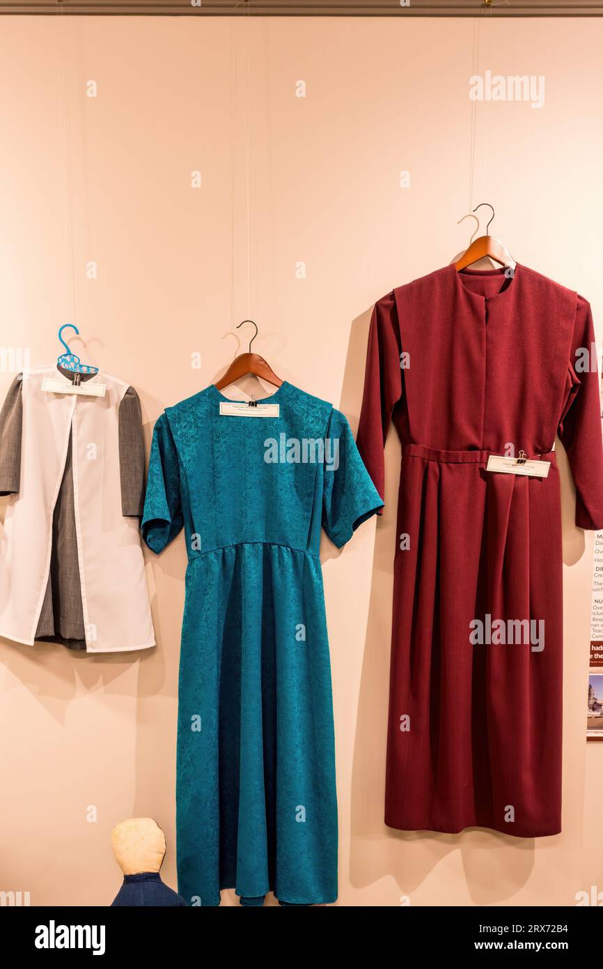 Vêtements Amish à l'intérieur d'une installation de maison Amish Banque D'Images