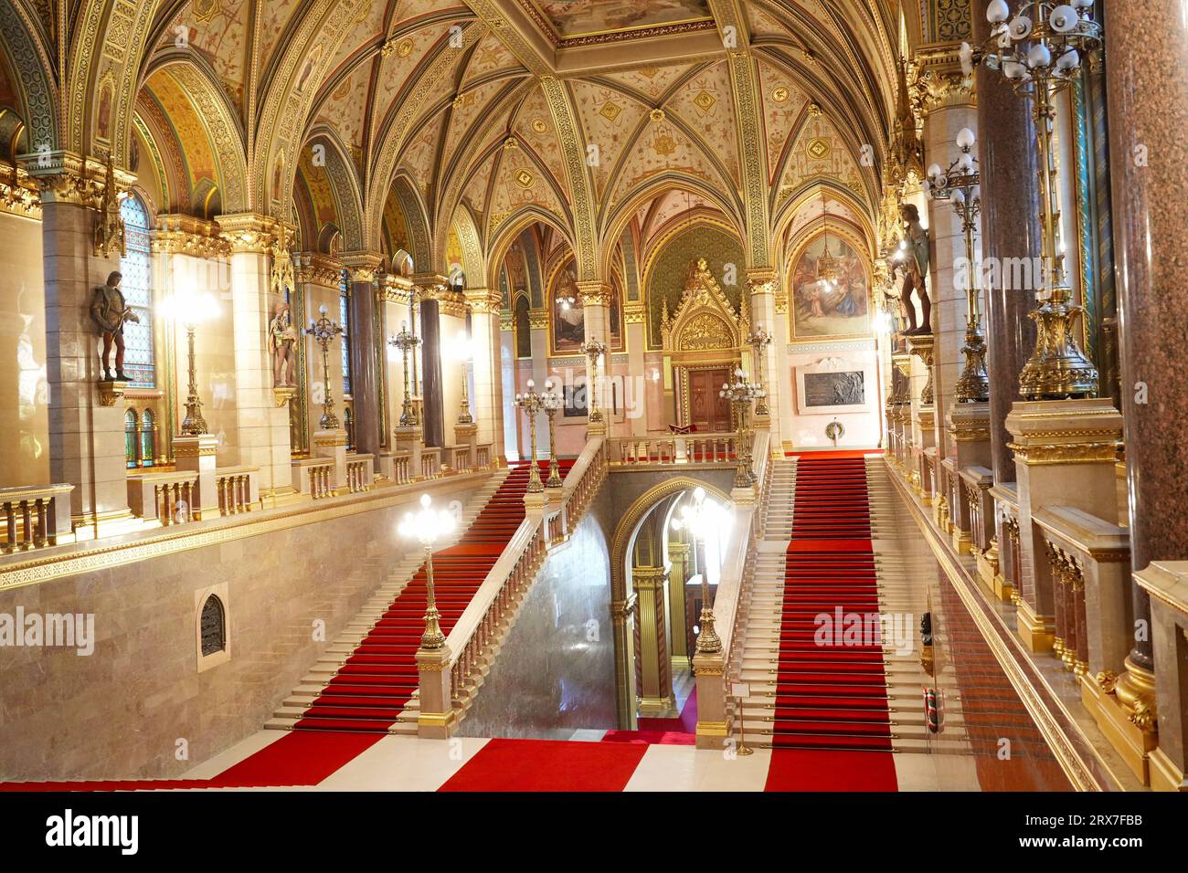 Budapest, Hongrie - 22 août 2023 : intérieur du bâtiment du Parlement hongrois Banque D'Images