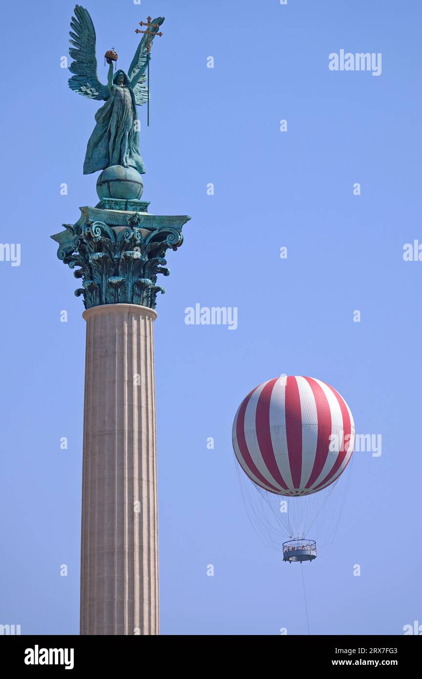 Budapest, Hongrie - 21 août 2023. Nouvelle attraction touristique à Budapest Hongrie. Le ballon d'air là-bas est sur le parc de la ville de Budapest. Banque D'Images