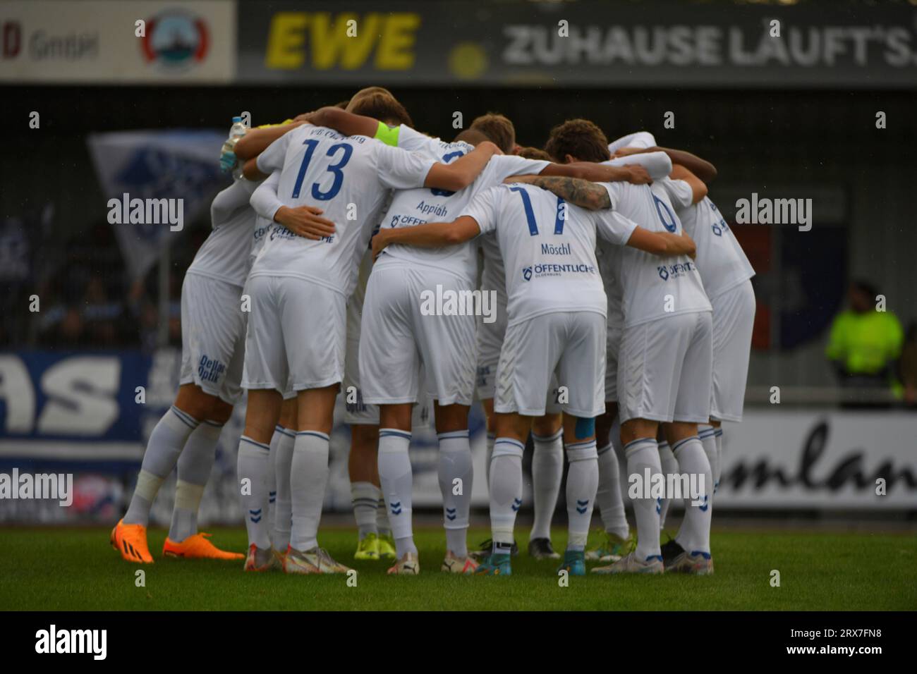 23.09.2023, Kehdinger Stadion, Drochtersen, GER, RLN, SV Drohtersen/Assel vs VfB Oldenburg, la réglementation DFL interdit toute utilisation de photographies comme séquences d'images et/ou quasi-vidéo, im Bild vor dem Anpfiff #vfboldenburg #huntestadt Foto © nordphoto GmbH/Rojahn Banque D'Images