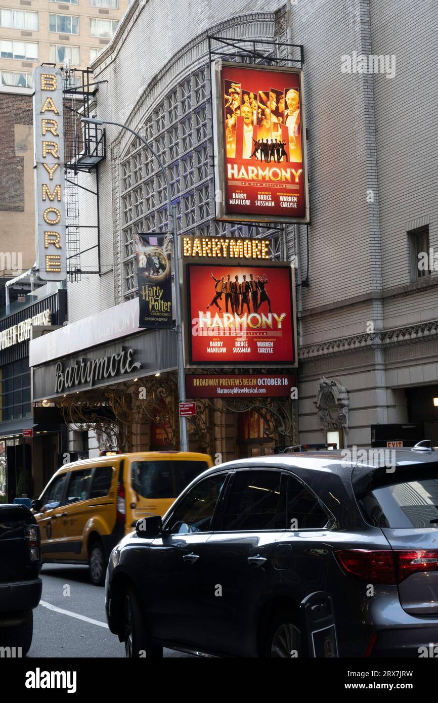 Ethel Barrymore Theatre Marquee à Times Square avec la comédie musicale 'Harmony', New York City, USA 2023 Banque D'Images