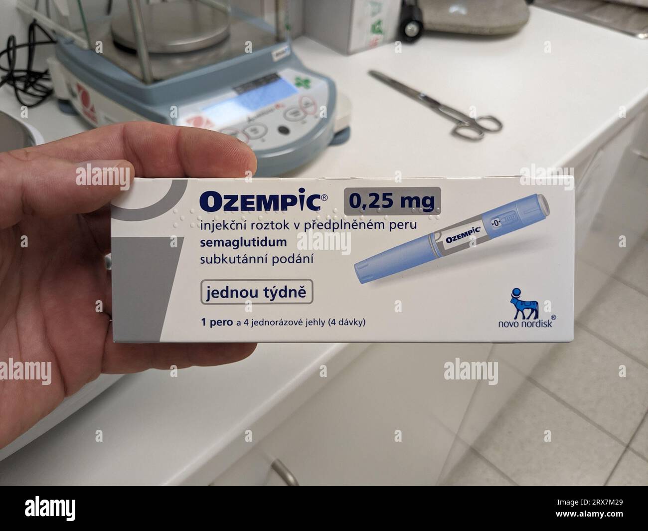 Prague, république tchèque- juin 22 2023 : boîte de médicaments ozempiques. Traitement du diabète en Europe.paquet de semaglutide.parfois abusé pour perdre du poids Banque D'Images