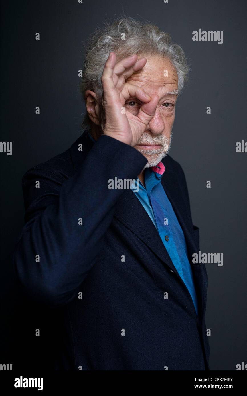 Javier Mariscal pose lors du 71e Festival International du film de San Sebastian à l'Hôtel Maria Cristina le 23 septembre 2023 à Donostia/San Sebastian, Espagne crédit : agefotostock/Alamy Live News Banque D'Images