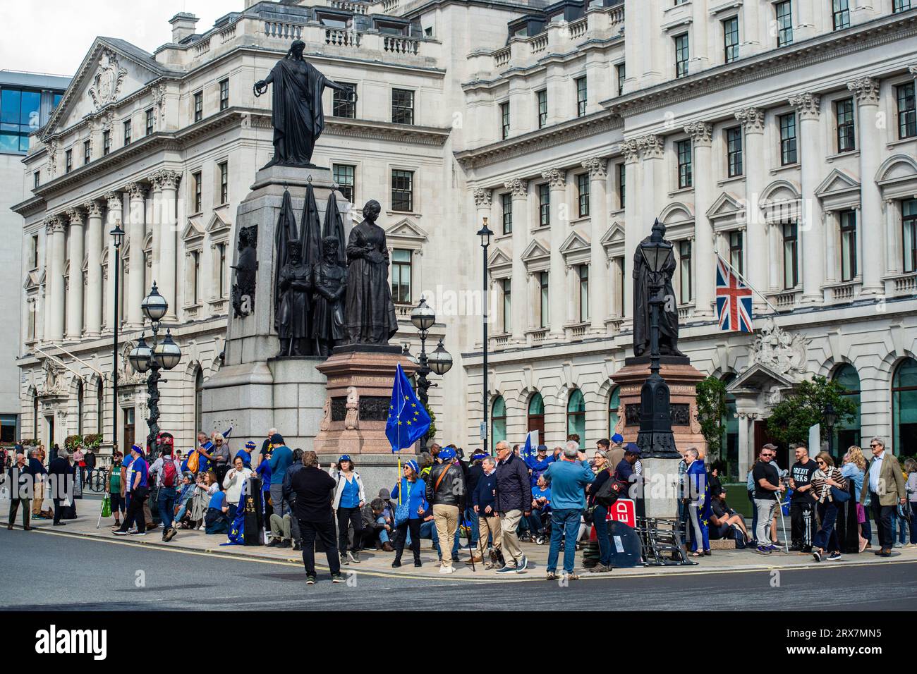 Londres, Royaume-Uni. 23 septembre 2023. La marche nationale de retour dans le centre de Londres proteste contre le Brexit. Les Remainers, ceux qui soutiennent la réintégration dans l'UE, se réunissent à Londres pour marcher de Hyde Park via Pall Mall jusqu'à Parliament Square pour un rassemblement où Terry Reintke, AC Grayling, Femi Ouwole, Steve Bray, Richard Corbett et Gina Miller et d'autres ont pris la parole. Crédit : Peter Hogan/Alamy Live News Banque D'Images