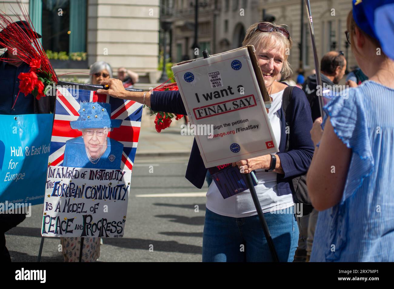 Londres, Royaume-Uni. 23 septembre 2023. La marche nationale de retour dans le centre de Londres proteste contre le Brexit. Les Remainers, ceux qui soutiennent la réintégration dans l'UE, se réunissent à Londres pour marcher de Hyde Park via Pall Mall jusqu'à Parliament Square pour un rassemblement où Terry Reintke, AC Grayling, Femi Ouwole, Steve Bray, Richard Corbett et Gina Miller et d'autres ont pris la parole. Crédit : Peter Hogan/Alamy Live News Banque D'Images