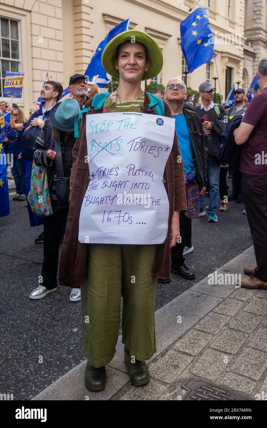 Londres, Royaume-Uni. 23 septembre 2023. La marche nationale de retour dans le centre de Londres proteste contre le Brexit. Les Remainers, ceux qui soutiennent la réintégration dans l'UE, se réunissent à Londres pour marcher de Hyde Park via Pall Mall jusqu'à Parliament Square pour un rassemblement où Terry Reintke, AC Grayling, Femi Ouwole, Steve Bray, Richard Corbett et Gina Miller et d'autres ont pris la parole. Crédit : Peter Hogan/Alamy Live News Banque D'Images