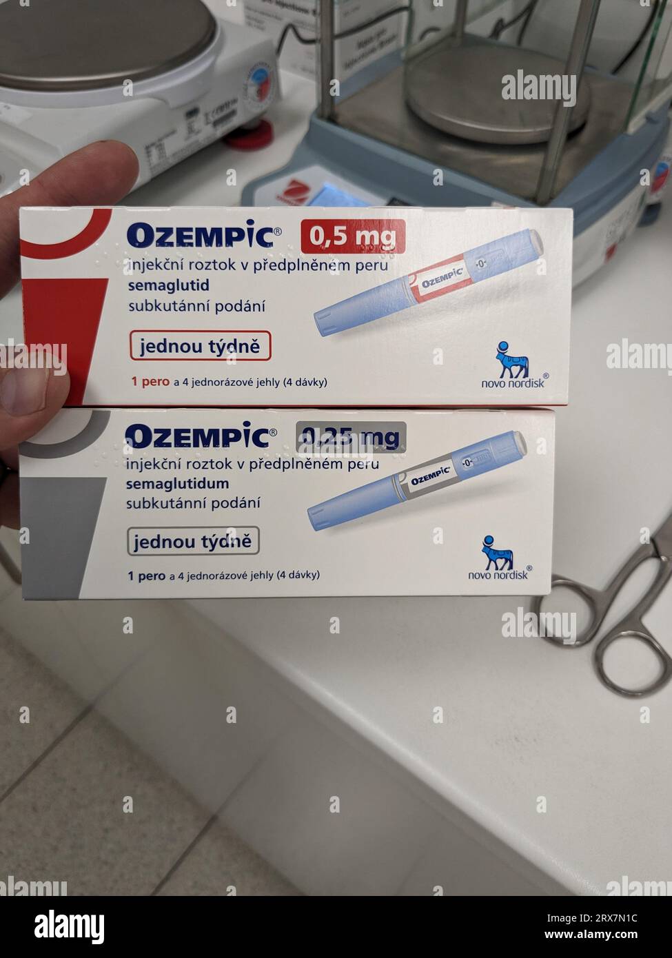 Prague, république tchèque- juin 22 2023 : boîte de médicaments ozempiques. Traitement du diabète en Europe.paquet de semaglutide.parfois abusé pour perdre du poids Banque D'Images
