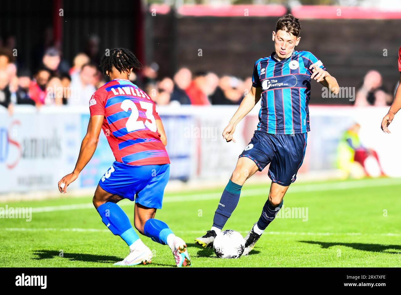 Joe Grey (12 Hartlepool) a été défié par Connor Lawless (23 Dagenham et Redbridge) lors du match de la Ligue nationale de Vanarama entre Dagenham et Redbridge et Hartlepool United au London Borough of Barking et au Dagenham Stadium, Londres le samedi 23 septembre 2023. (Photo : Kevin Hodgson | MI News) crédit : MI News & Sport / Alamy Live News Banque D'Images