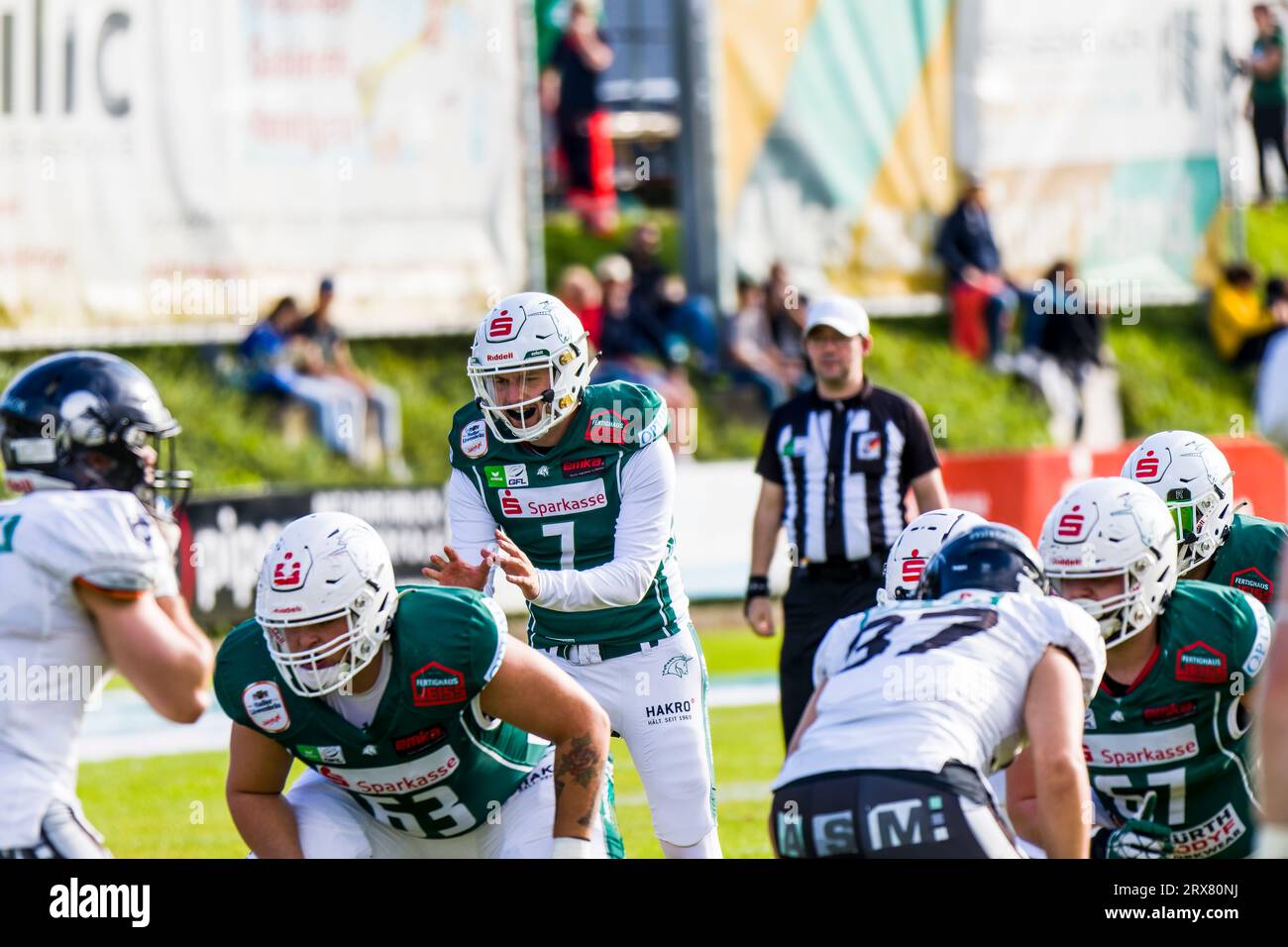 Schwaebisch Hall Allemagne. 23 septembre 2023. Erima GFL / Ligue allemande de football,Viertelfinal match : Schwäbisch Hall Unicorns - Berlin Rebels dans l'Optima Sportpark à Schwaebisch Hall Allemagne sur 23. 09. 2023, Schwaebisch Hall Unicorns/ QB # 7 Ian Gehrke crédit : Frank Baumert/Alamy Live News Banque D'Images