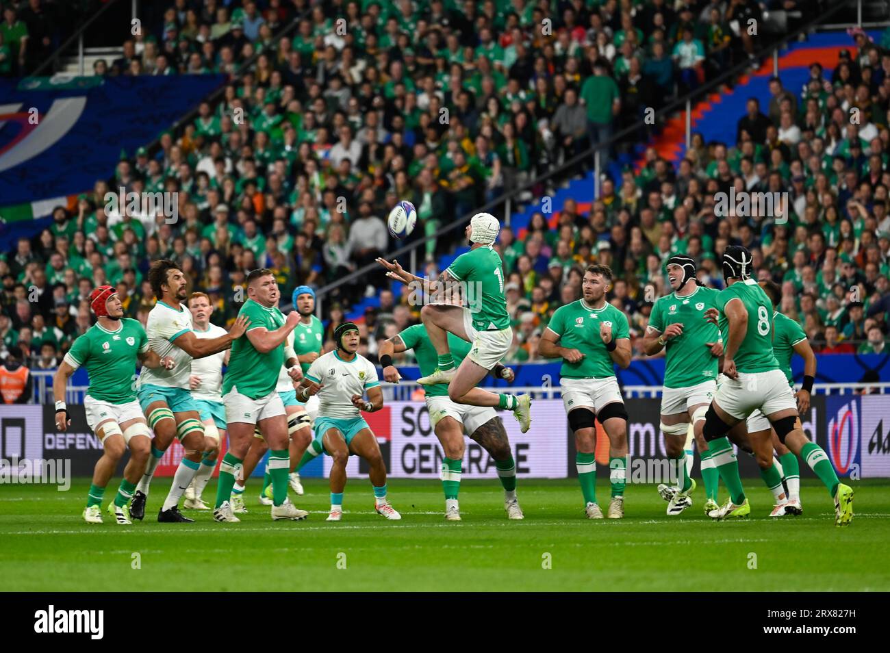 Julien Mattia/le Pictorium - Match de coupe du monde de rugby Afrique du Sud, Irlande. 16 septembre 2023. France/Seine-Saint-Denis/Saint-Denis - reprise de Mack hansen lors du premier affrontement entre l'Afrique du Sud et l'Irlande en coupe du monde de Rugby, au Stade de France, le 23 septembre 2023. Crédit : LE PICTORIUM/Alamy Live News Banque D'Images
