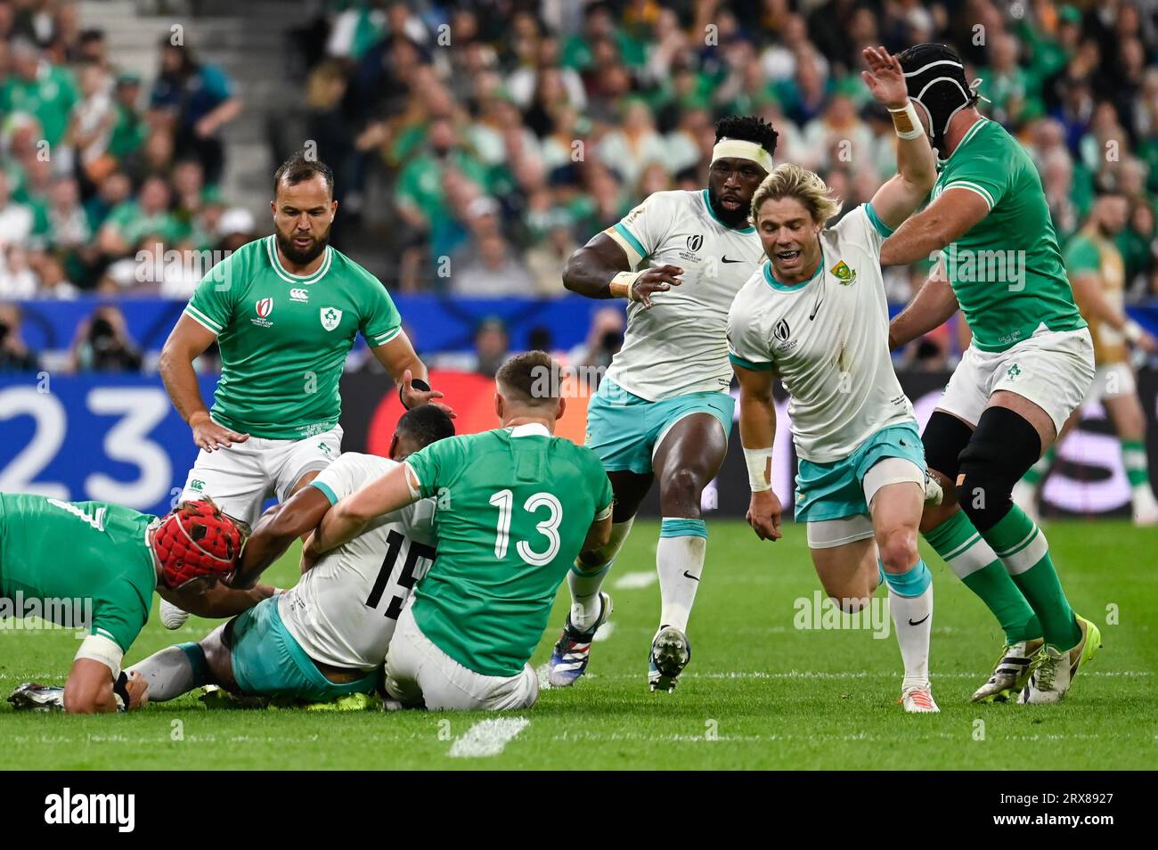 Julien Mattia/le Pictorium - Match de coupe du monde de rugby Afrique du Sud, Irlande. 23 septembre 2023. France/Seine-Saint-Denis/Saint-Denis - l'Afrique du Sud en attaque lors du premier affrontement entre l'Afrique du Sud et l'Irlande en coupe du monde de rugby, au Stade de France, le 23 septembre 2023. Crédit : LE PICTORIUM/Alamy Live News Banque D'Images