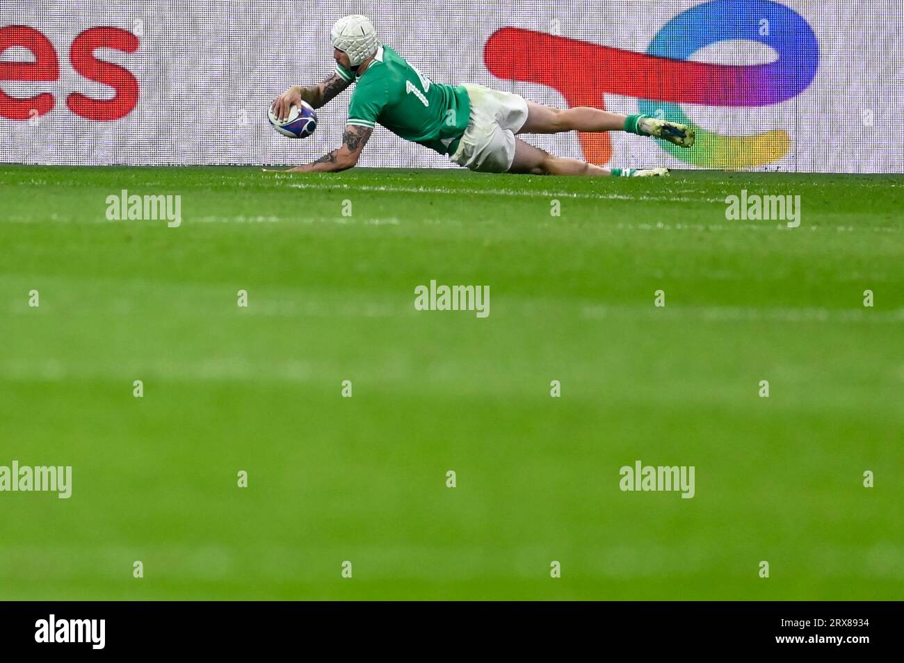 Julien Mattia/le Pictorium - Match de coupe du monde de rugby Afrique du Sud, Irlande. 23 septembre 2023. France/Seine-Saint-Denis/Saint-Denis - essai de Mack hansen lors de la première confrontation entre l'Afrique du Sud et l'Irlande en coupe du monde de Rugby, au Stade de France, le 23 septembre 2023. Crédit : LE PICTORIUM/Alamy Live News Banque D'Images