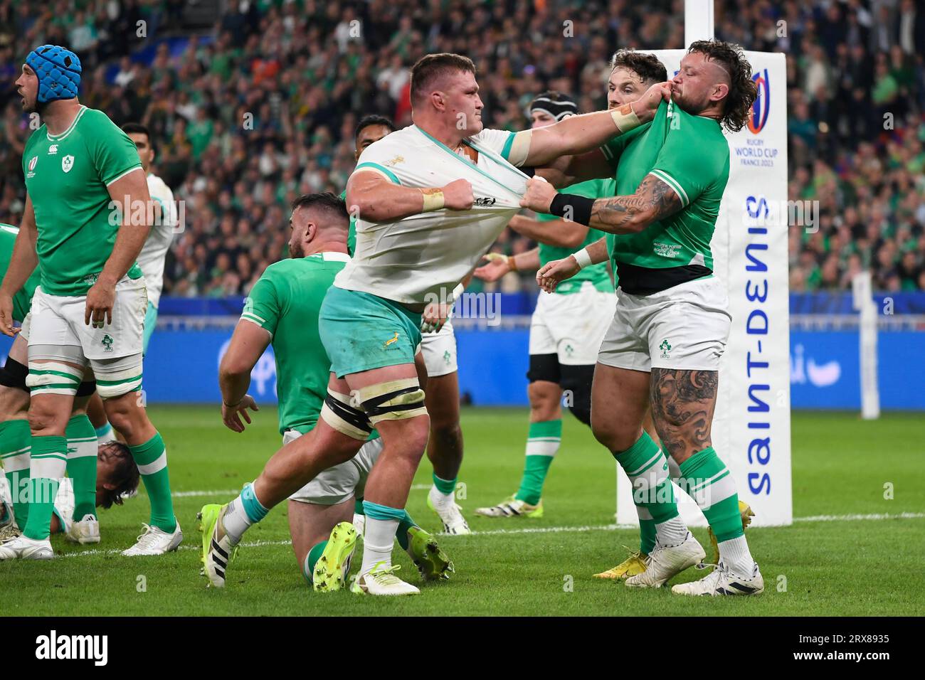 Julien Mattia/le Pictorium - Match de coupe du monde de rugby Afrique du Sud, Irlande. 23 septembre 2023. France/Seine-Saint-Denis/Saint-Denis - tension entre l'Irlande et l'Afrique du Sud lors du premier affrontement entre l'Afrique du Sud et l'Irlande en coupe du monde de Rugby, au Stade de France, le 23 septembre 2023. Crédit : LE PICTORIUM/Alamy Live News Banque D'Images