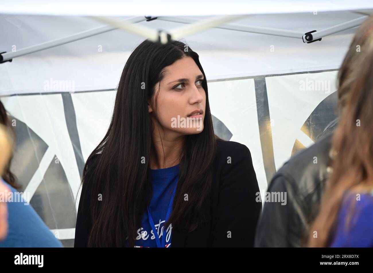 Parliament Square, Londres, Royaume-Uni. 23 septembre 2023. Le président Rachele Arciulo au rassemblement national de la deuxième mars sur la place du Parlement. Il y a des rumeurs selon lesquelles la Grande-Bretagne pourrait rejoindre l'Union européenne en tant que «membre associé» dans le cadre des plans de la France et de l'Allemagne pour l'expansion du bloc. Crédit : Voir Li/Picture Capital/Alamy Live News Banque D'Images