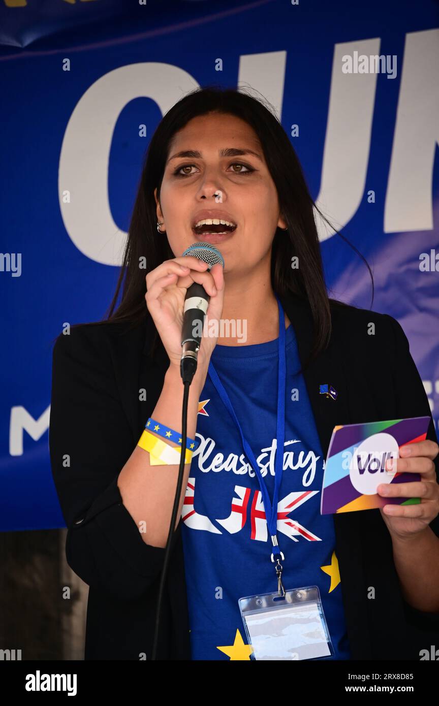 Parliament Square, Londres, Royaume-Uni. 23 septembre 2023. Le président Rachele Arciulo au rassemblement national de la deuxième mars sur la place du Parlement. Il y a des rumeurs selon lesquelles la Grande-Bretagne pourrait rejoindre l'Union européenne en tant que «membre associé» dans le cadre des plans de la France et de l'Allemagne pour l'expansion du bloc. Crédit : Voir Li/Picture Capital/Alamy Live News Banque D'Images