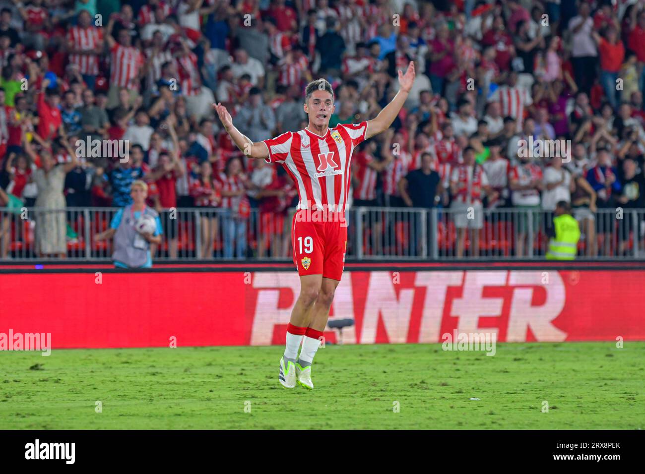 ALMERIA, ESPAGNE - SEPTEMBRE 23 : Diego Arribas de UD Almeria célèbre son but lors du match entre UD Almeria et Valencia CF de la Liga EA Sports le 23 septembre 2023 au Power Horse Stadium à Almeria, Espagne. (Photo de Samuel Carreño) crédit : PX Images/Alamy Live News Banque D'Images