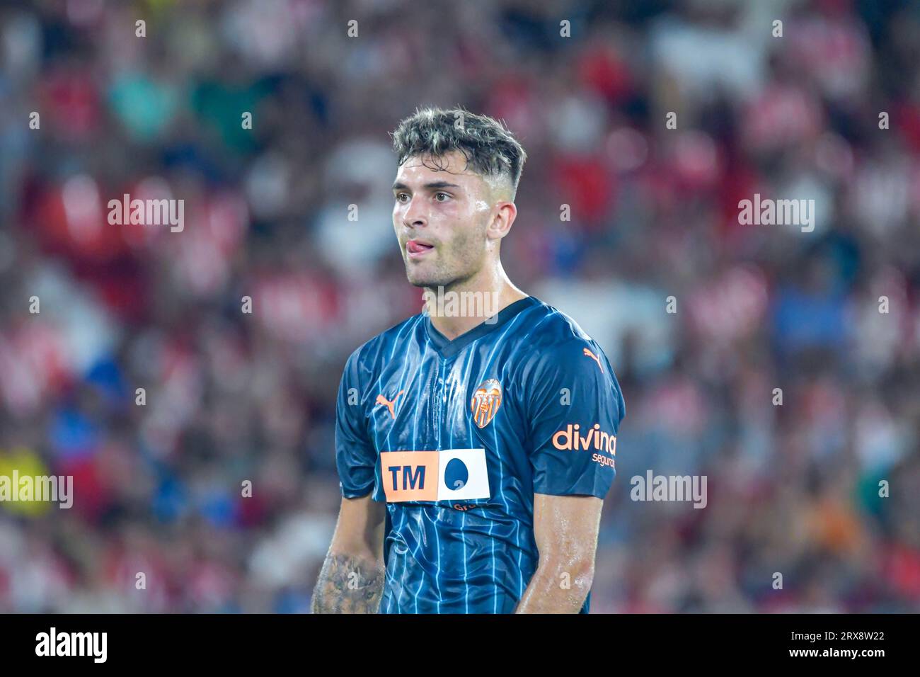 ALMERIA, ESPAGNE - SEPTEMBRE 23 : Hugo Duro de Valencia CF se concentre lors du match entre UD Almeria et Valencia CF de la Liga EA Sports le 23 septembre 2023 au Power Horse Stadium à Almeria, Espagne. (Photo de Samuel Carreño) crédit : SIPA USA/Alamy Live News Banque D'Images