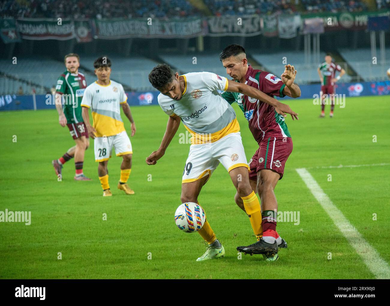 Kolkata, Inde. 23 septembre 2023. Mohunbagan Super Giants (MBSG) débute la saison 2023-24 de la Indian Super League (ISL) avec une victoire emphatique de 3-1 contre le Roundglass Punjab FC dans leur match au VYBK Stadium, Kolkata le 23 septembre 2023. Les buteurs sont Jason Cummings, Dimitri Petratos et Manvir Singh pour MBSG tandis que Luka Majcen a marqué pour Punjab FC. (Photo Amlan Biswas/Pacific Press) crédit : Pacific Press Media production Corp./Alamy Live News Banque D'Images