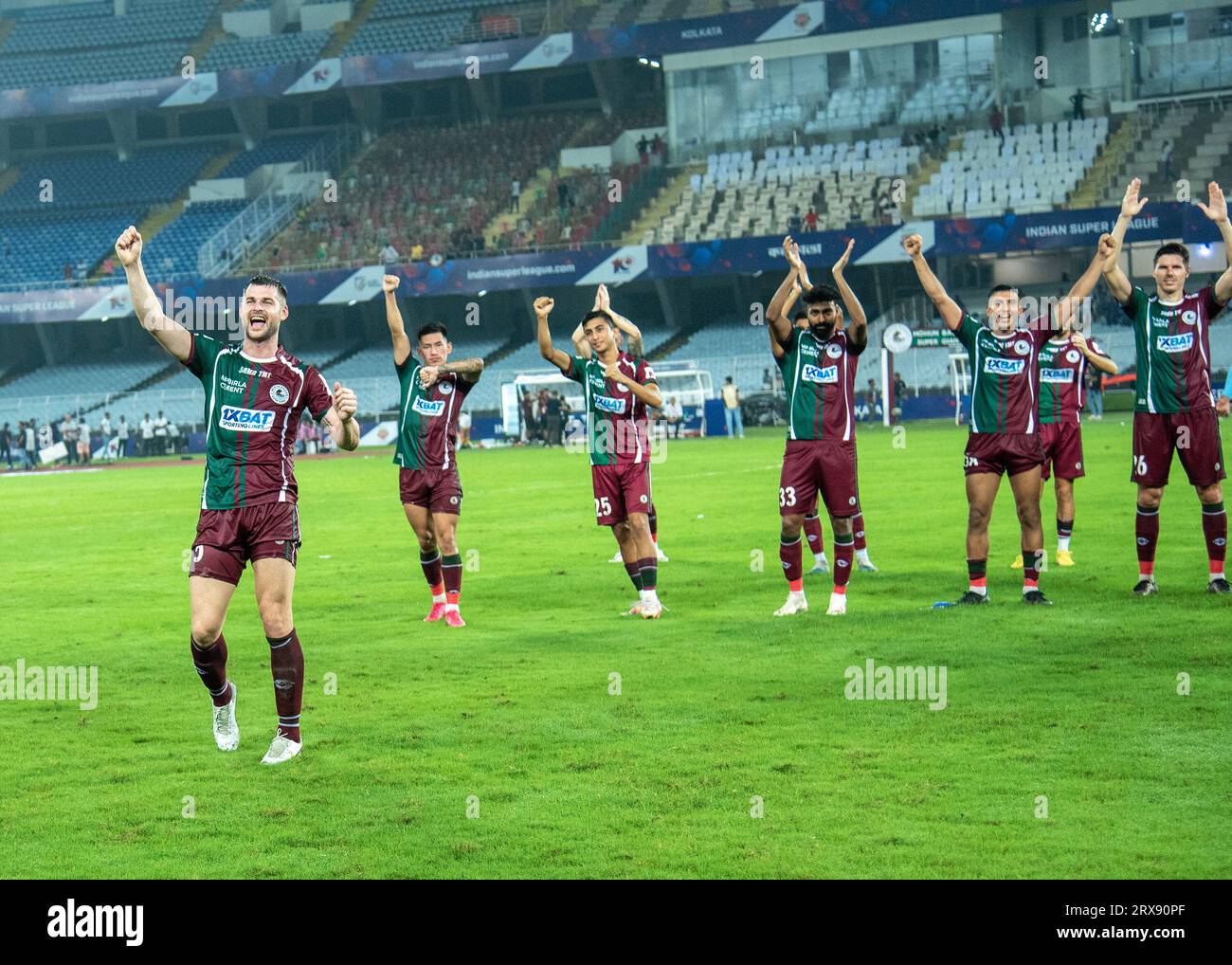 Kolkata, Inde. 23 septembre 2023. Mohunbagan Super Giants (MBSG) débute la saison 2023-24 de la Indian Super League (ISL) avec une victoire emphatique de 3-1 contre le Roundglass Punjab FC dans leur match au VYBK Stadium, Kolkata le 23 septembre 2023. Les buteurs sont Jason Cummings, Dimitri Petratos et Manvir Singh pour MBSG tandis que Luka Majcen a marqué pour Punjab FC. (Photo Amlan Biswas/Pacific Press) crédit : Pacific Press Media production Corp./Alamy Live News Banque D'Images