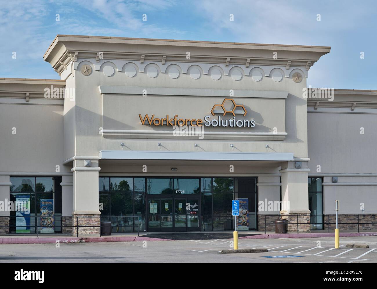 Houston, Texas États-Unis 07-04-2023, Workforce Solutions bâtiment extérieur de la vitrine à Houston, TX. Centre de recrutement pour la région de la côte du Golfe du Texas. Banque D'Images