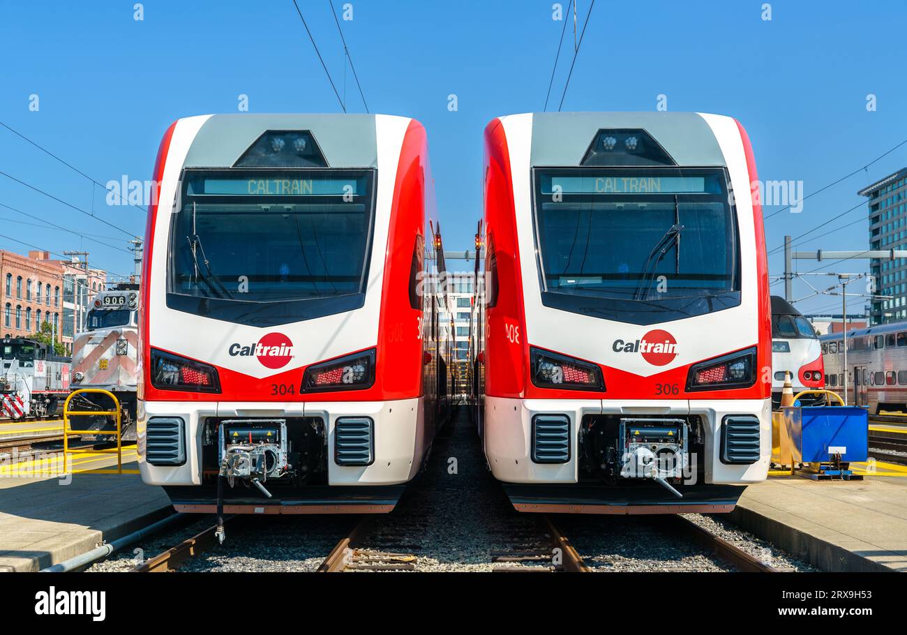 Nouveaux trains électriques à la gare de San Francisco. Le Stadler KISS emus commencera à fonctionner en 2024 après l'achèvement du projet d'électrification Caltrain Banque D'Images