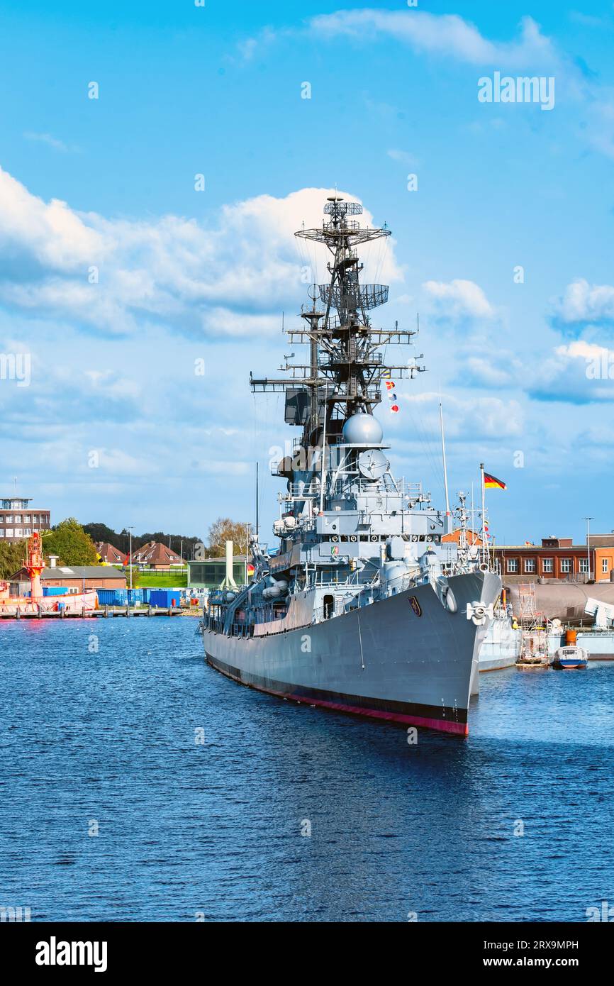 Vue du pont Kaiser-Wilhelm au port avec des navires, Wilhelmshaven, Allemagne Banque D'Images