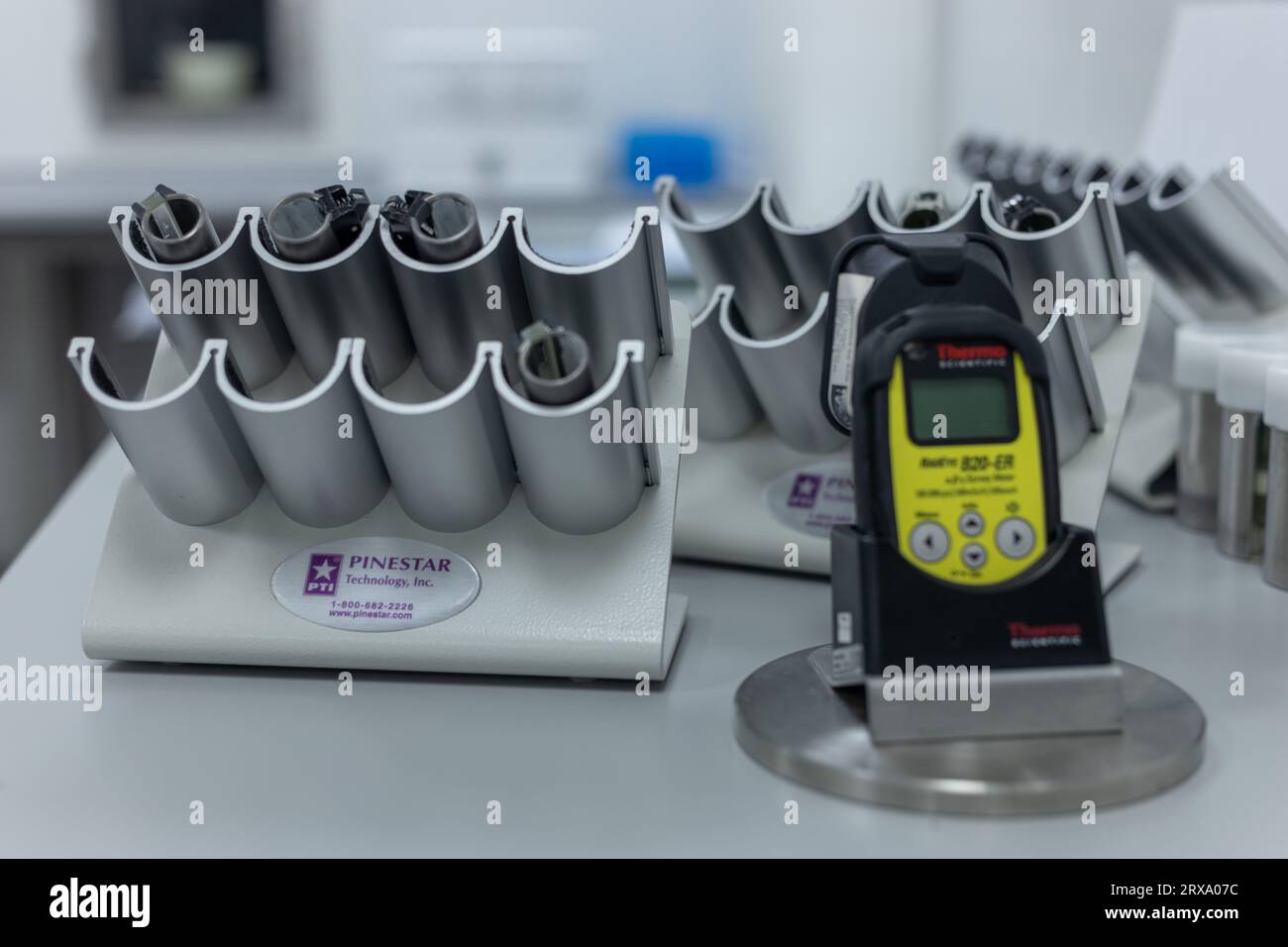 Équipement de test. Ensemble portatif de rayonnement gamma. Dispositifs pour tester la contamination radioactive dans les laboratoires. Banque D'Images