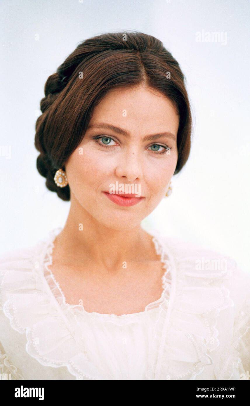 ORNELLA MUTI dans LE COMTE DE MONTE CRISTO (1998) -titre original : LE COMTE DE MONTE CRISTO-, mise en scène par JOSEE DAYAN. Crédit : Taurus film / Mediaset / Album Banque D'Images