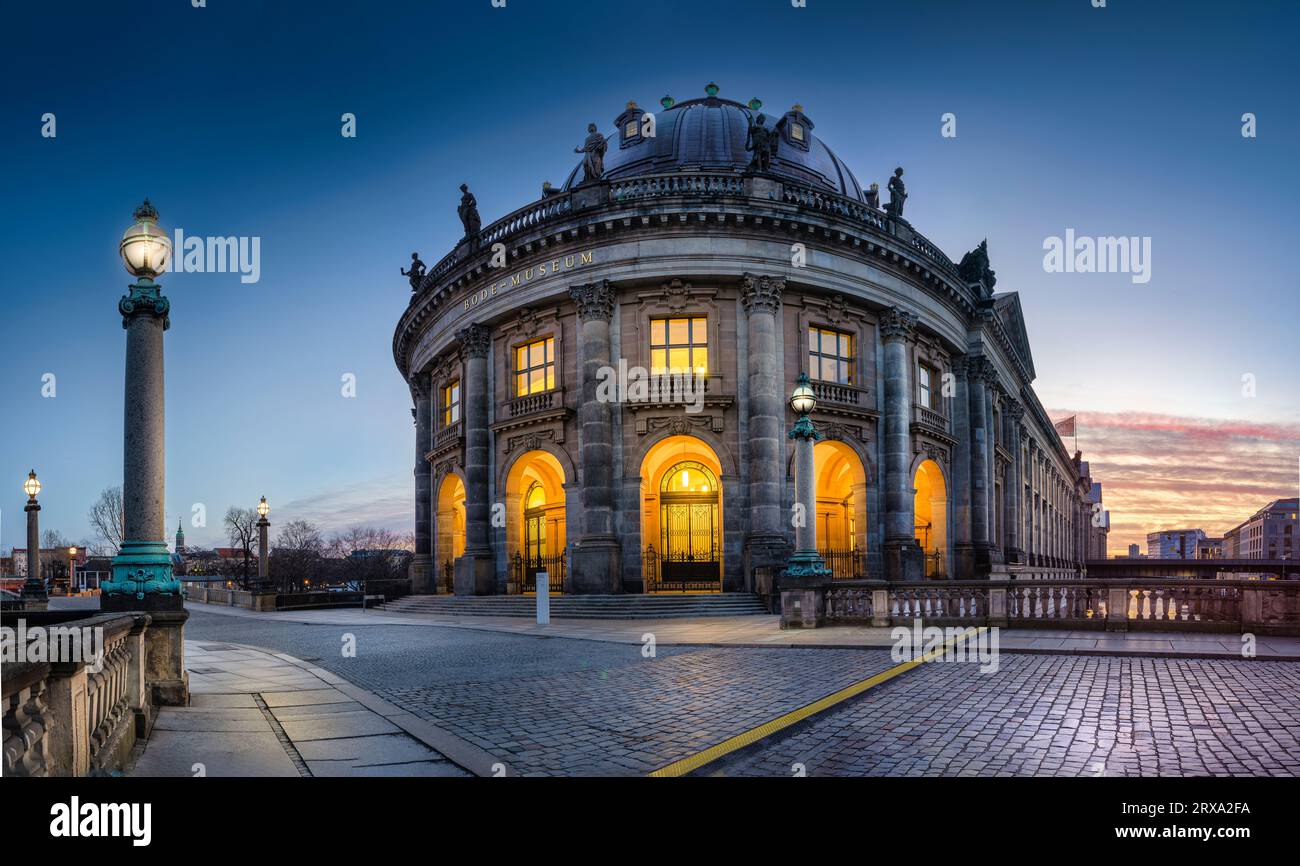 Paysage urbain de Berlin avec le musée Bode en hiver Banque D'Images
