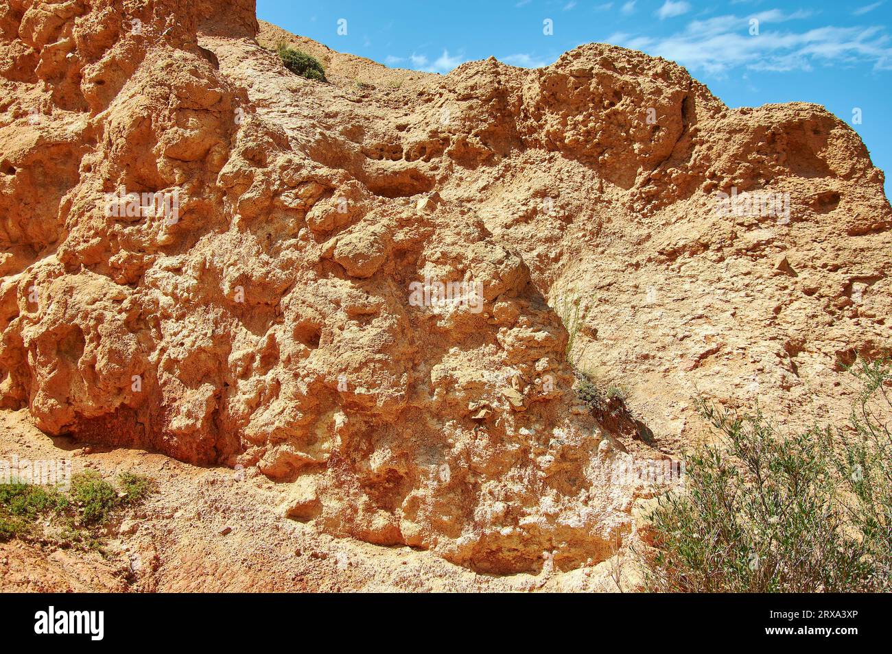 Canyon de conte de fées, des formations rocheuses sur le lac Issyk-Koul. Le Kirghizistan.L'Asie centrale Banque D'Images