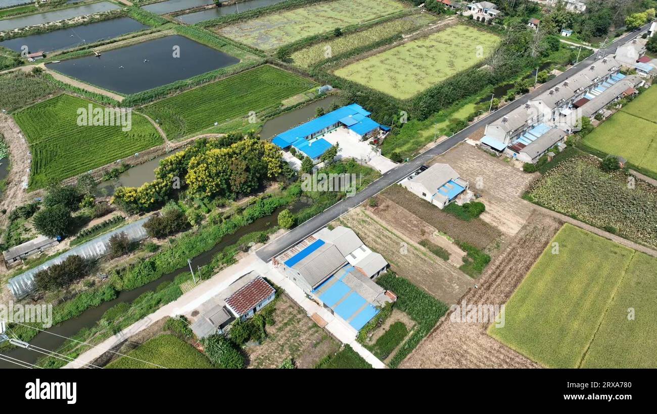 Wuhan, Chine. 18 septembre 2023. Cette photo aérienne prise le 18 septembre 2023 montre une station de science-technologie de riz de la ville de Xiantao, dans la province du Hubei en Chine centrale. Crédit : Zhang Yu/Xinhua/Alamy Live News Banque D'Images