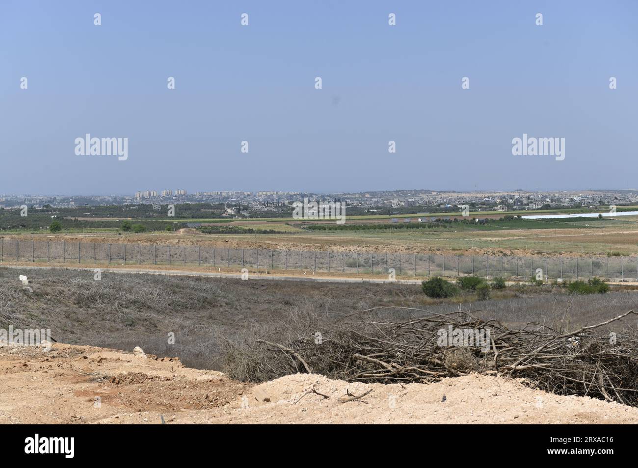 Tel Aviv, Israël. 06 septembre 2023. Panorama de la bande de Gaza depuis le côté israélien de la clôture frontalière, 6 septembre 2023. Crédit : Naegele Eliska/CTK photo/Alamy Live News Banque D'Images