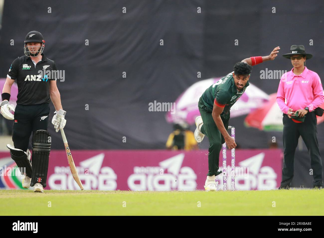 Le débutant bangladais Syed Khaled Ahmed lors du 2e match ODI du Bangladesh et de la Nouvelle-Zélande sur trois séries de matchs à Sher-e-Bangla Nationa Banque D'Images