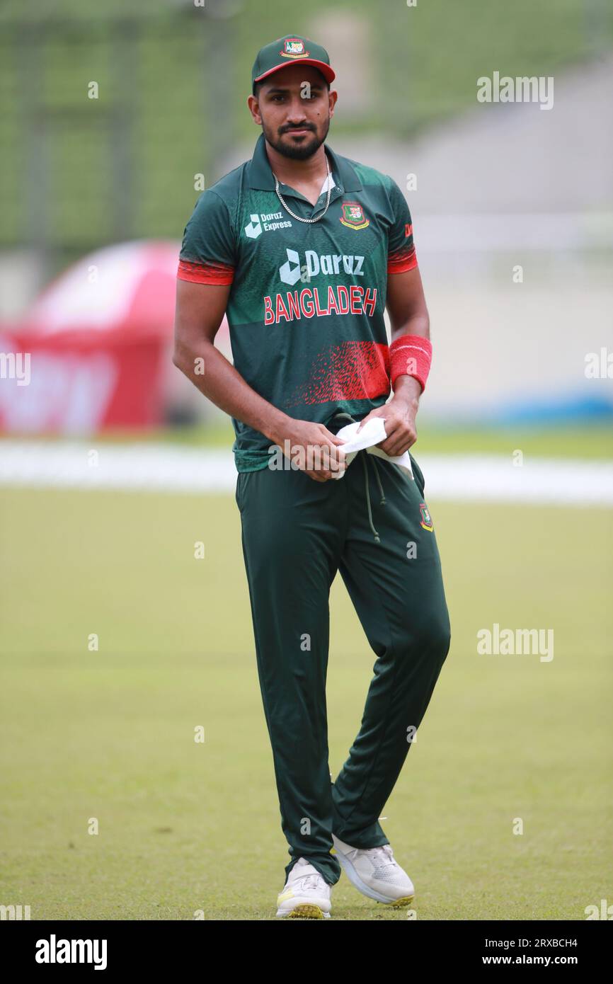 Le débutant bangladais Syed Khaled Ahmed Bangladesh et Nouvelle-Zélande 2e ODI match de trois séries de matchs à Sher-e-Bangla National Cricket St Banque D'Images