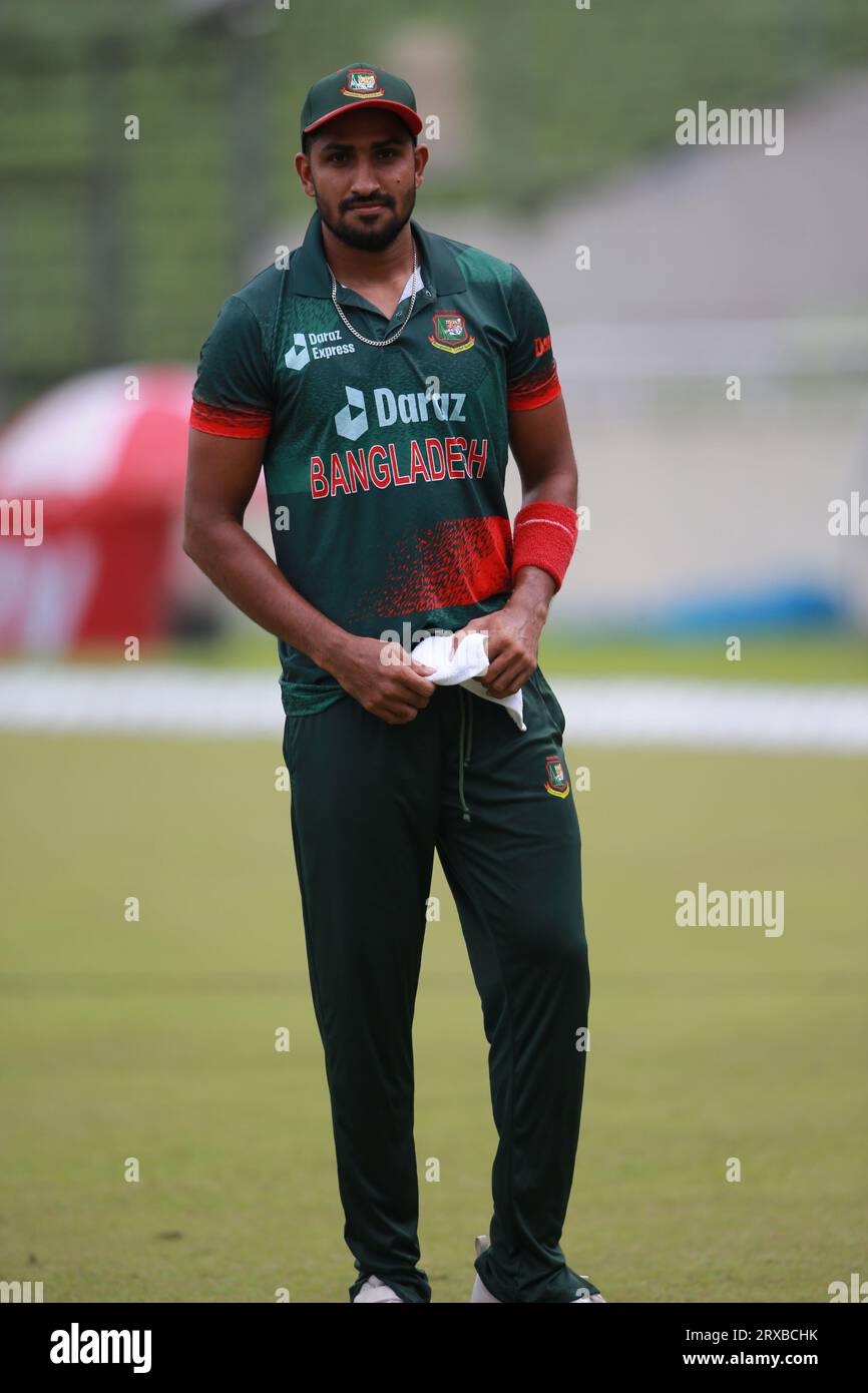 Le débutant bangladais Syed Khaled Ahmed Bangladesh et Nouvelle-Zélande 2e ODI match de trois séries de matchs à Sher-e-Bangla National Cricket St Banque D'Images