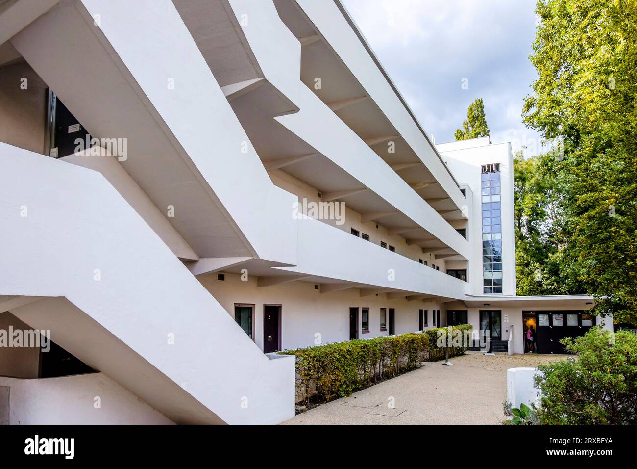 Lawn Road Flats, également connu sous le nom de bâtiment Isokon. Catégorie I répertoriée. Achevé en 1934, il a été le premier bloc moderniste d'appartements en Grande-Bretagne. Londres. ROYAUME-UNI Banque D'Images