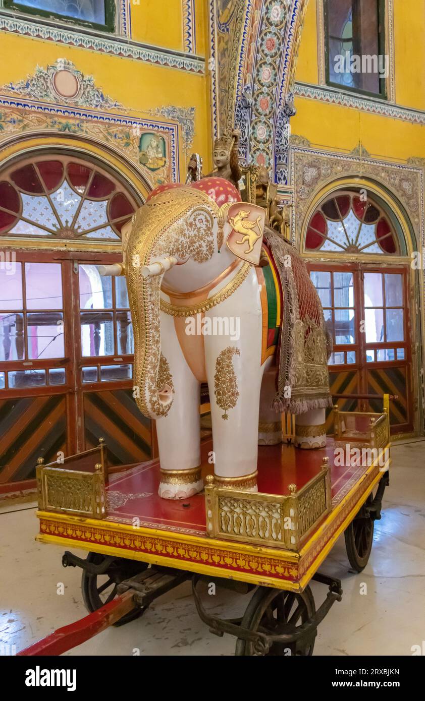 Miniature de dieu Saint éléphant à angle plat est prise au temple Soni Ji Ki Nasiya Jain, Ajmer, Rajasthan, Inde le 19 2023 août. Banque D'Images