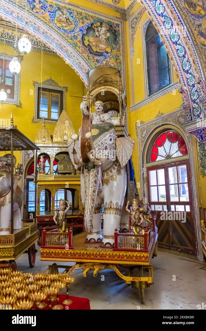 Miniature de dieu Saint éléphant à angle plat est prise au temple Soni Ji Ki Nasiya Jain, Ajmer, Rajasthan, Inde le 19 2023 août. Banque D'Images