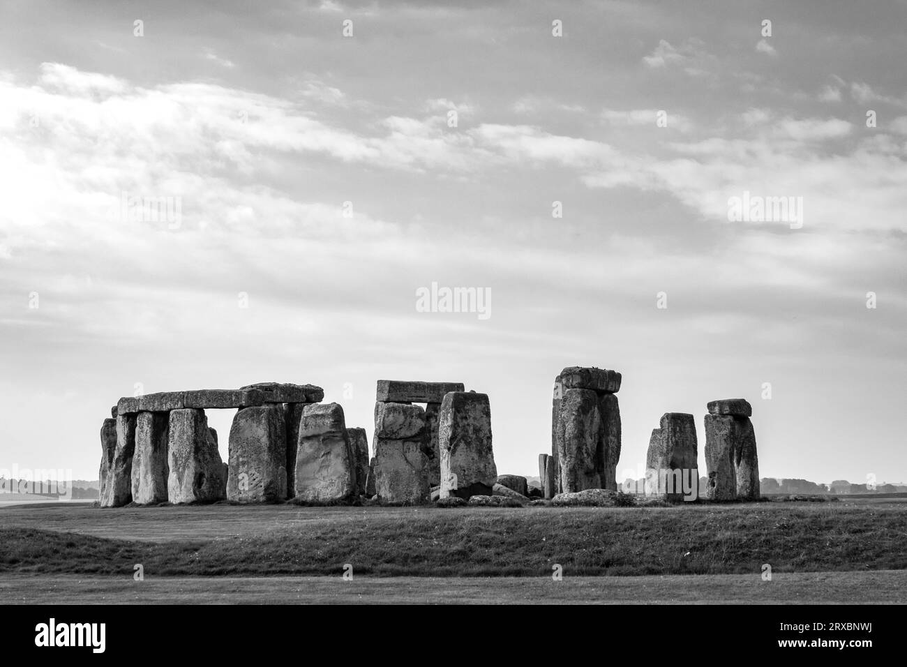 Stonehenge est un monument préhistorique de la plaine de Salisbury dans le Wiltshire, en Angleterre. Banque D'Images