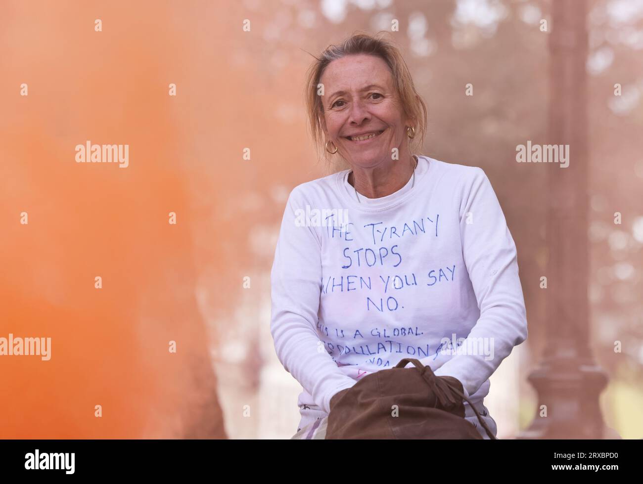 Je ne me conformerai pas à mars sur Whitehall, y compris plusieurs mouvements, y compris l'expansion anti ULEZ, anti Net Zero, vaccins anti Covid et anti-establishment général, dans le centre de Londres, Royaume-Uni Banque D'Images