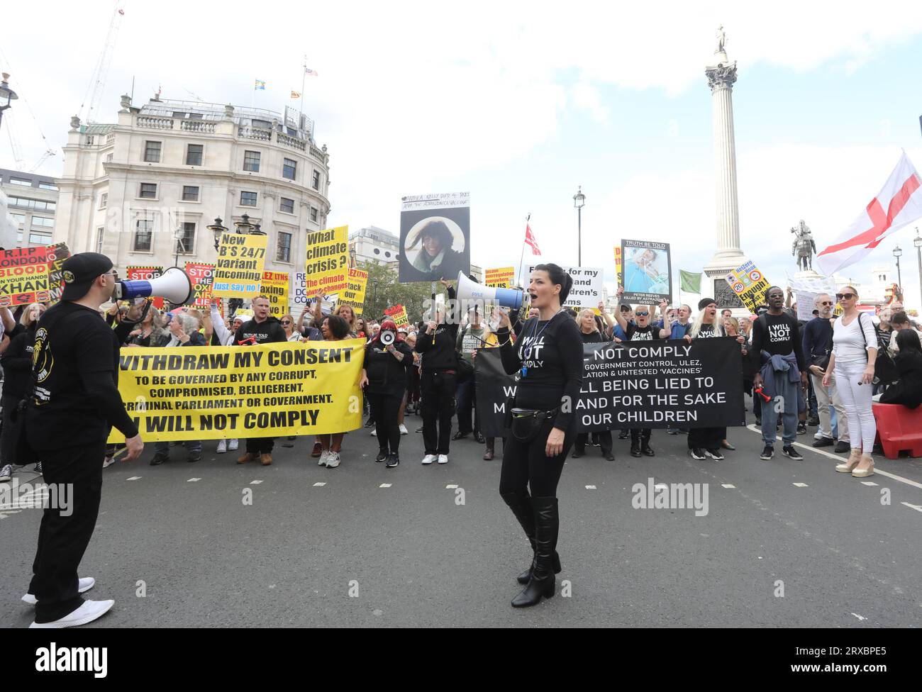 Je ne me conformerai pas à mars sur Whitehall, y compris plusieurs mouvements, y compris l'expansion anti ULEZ, anti Net Zero, vaccins anti Covid et anti-establishment général, dans le centre de Londres, Royaume-Uni Banque D'Images